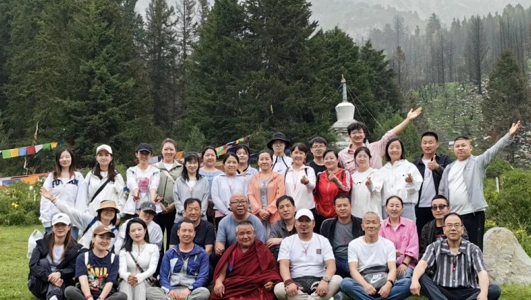 奇正集團(tuán)達(dá)爾宗圣湖祈?；顒?dòng)